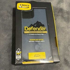 iPhone 11 otter box defender case